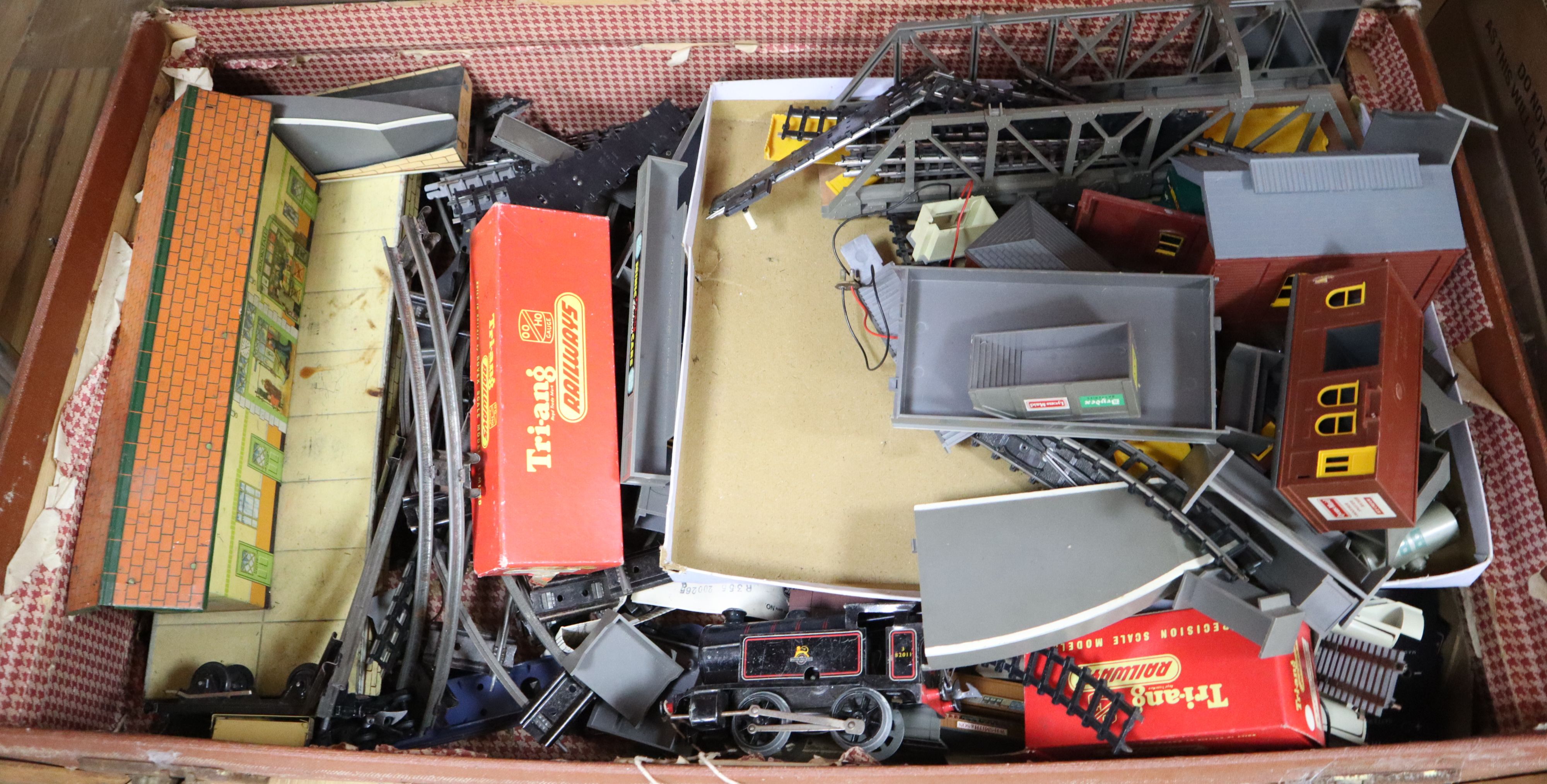 A collection of Hornby and other 0 gauge model railway, including a locomotive, carriages, a station, track etc.